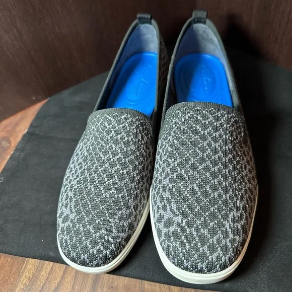 Me Too Shoes
Eden Yoga Mat Skimmer Size 8.5 - Picture 2 of 7